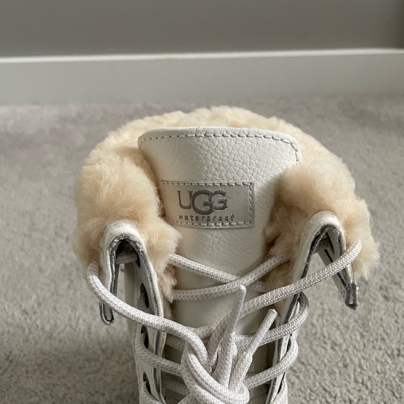 UGG ADIRONDACK III BOOT Women size 7 in colour white - Picture 5 of 12